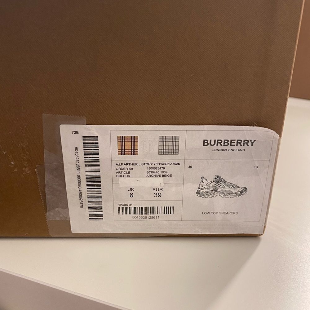 Burberry
Arthur Vintage Checked Cotton & Leather Low-Top Sneakers - Picture 14 of 15